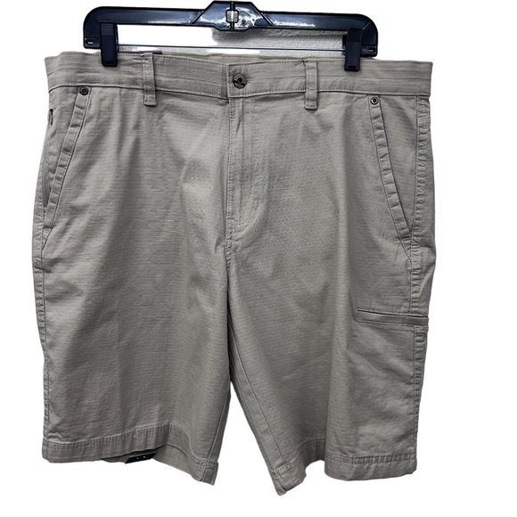 Weatherproof Other - Weatherproof multifunctional utility cream mens NEW NWT shorts  Size: 36W